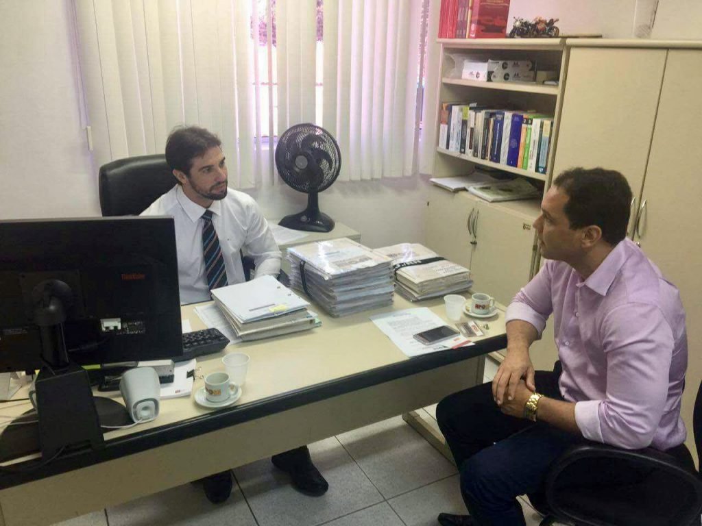 Kleber Fernandes reuniu-se com o promotor público de Justiça do Consumidor, Leonardo Cartaxo, no início de dezembro para discutir o fechamento das agências do Banco do Brasil